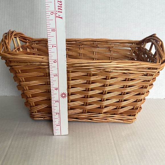 Brown woven rectangle storage basket with handles - Picture 4 of 8